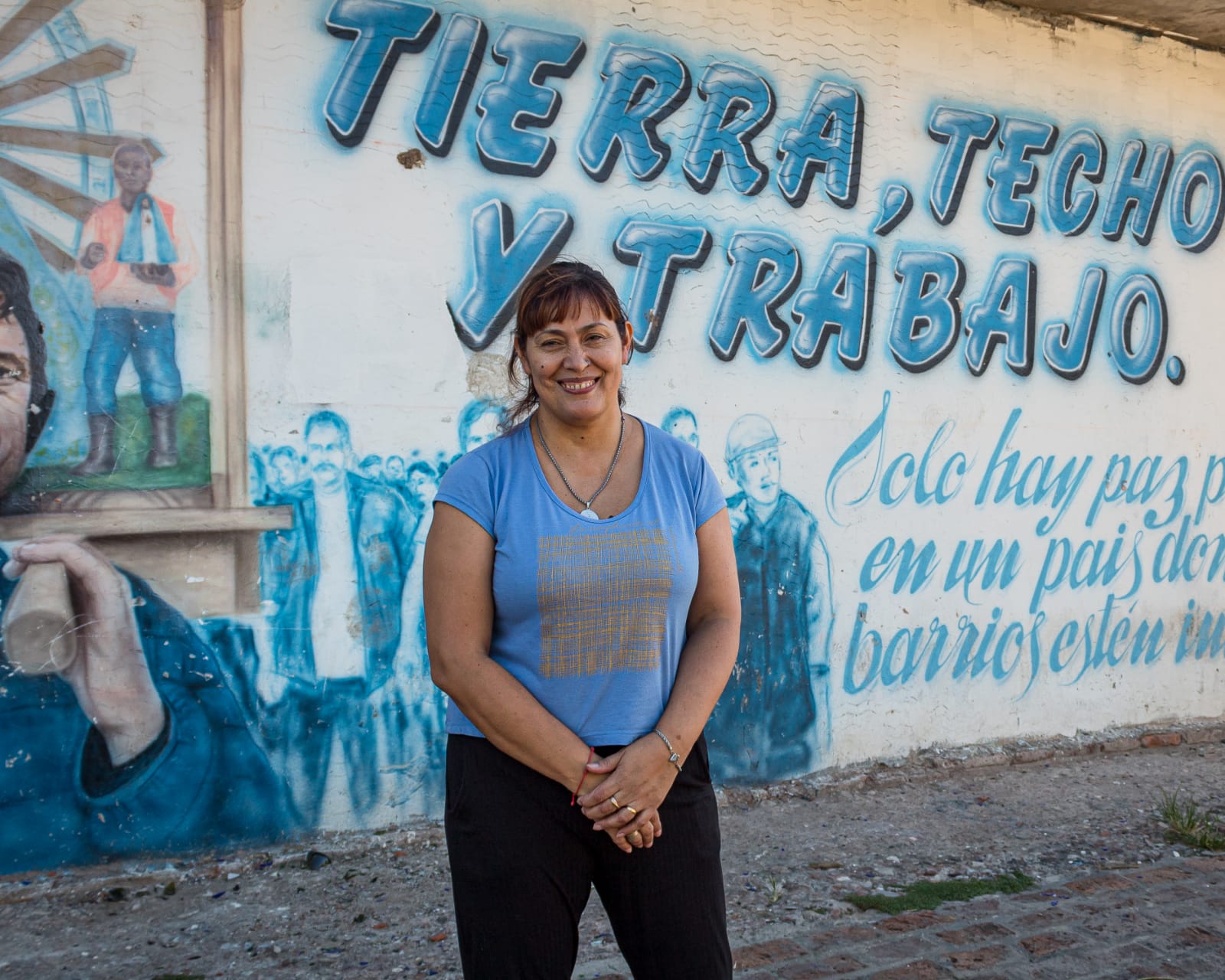 “Algunas personas volvieron a comer una vez al día o que solo los chicos coman. No podés pensar en avanzar en la vida cuando tenés el estómago vacío”, explica Fernanda Miño, líderesa social de La Cava. ©Patricio A. Cabezas.