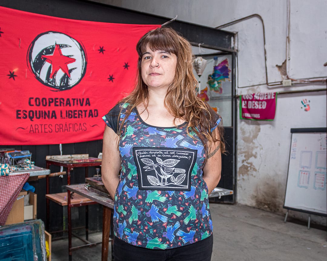 “Es muy difícil pensar en el mañana. El reto ahora es resolver las cosas día a día. El problema es que eso nos impide trabajar en las cuestiones estructurales que Argentina necesita para avanzar”, dice Ayelen Stoker, fundadora de la cooperativa Esquina Libertad. ©Patricio A. Cabezas.